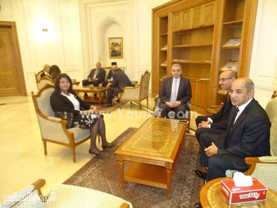 اعضاء السفارة المصرية داخل قاعة كبار الزوار  -اليوم السابع -9 -2015